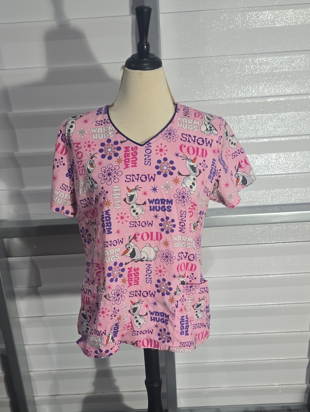 Disney Pink Olaf 'Warm Hugs' Short Sleeve V-Neck Scrub Top Size Large